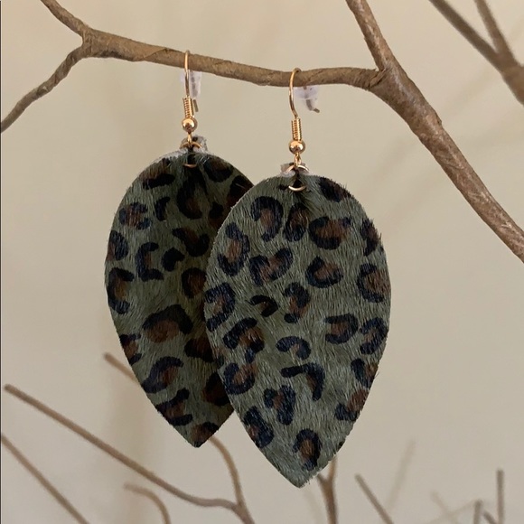 Green Leopard Petal Earrings - Picture 3 of 3